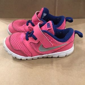 Girls Nike shoes size 10